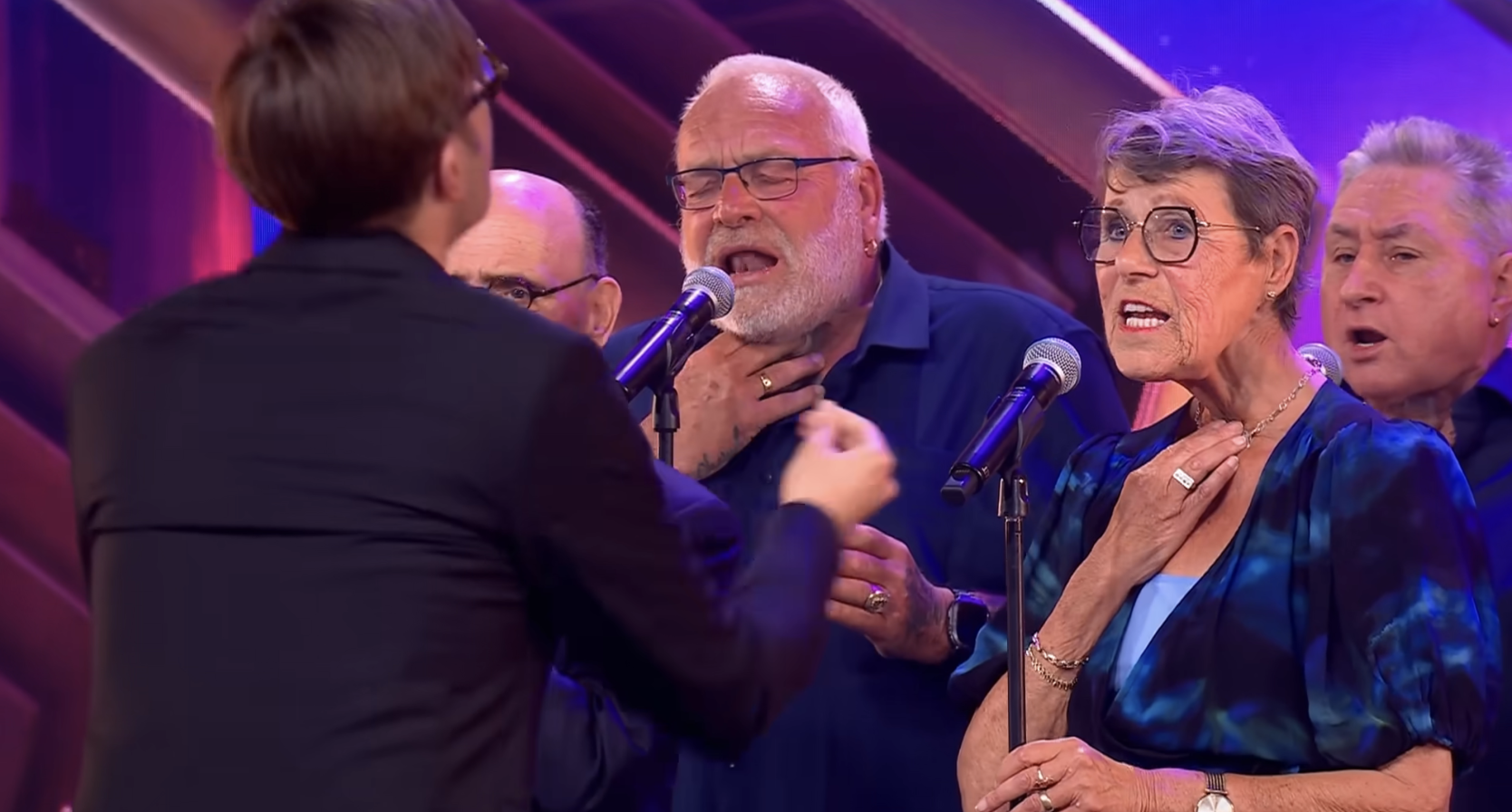 Jury 'Got Talent' geraakt door koor met mensen zonder stembanden: 'Ongelooflijk mooie boodschap'