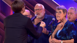 Thumbnail voor Jury 'Got Talent' geraakt door koor met mensen zonder stembanden: 'Ongelooflijk mooie boodschap'