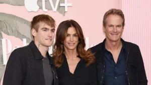 Thumbnail voor Zoon van Cindy Crawford op 27-jarige leeftijd overleden: 'We vragen om privacy in deze moeilijke tijd'