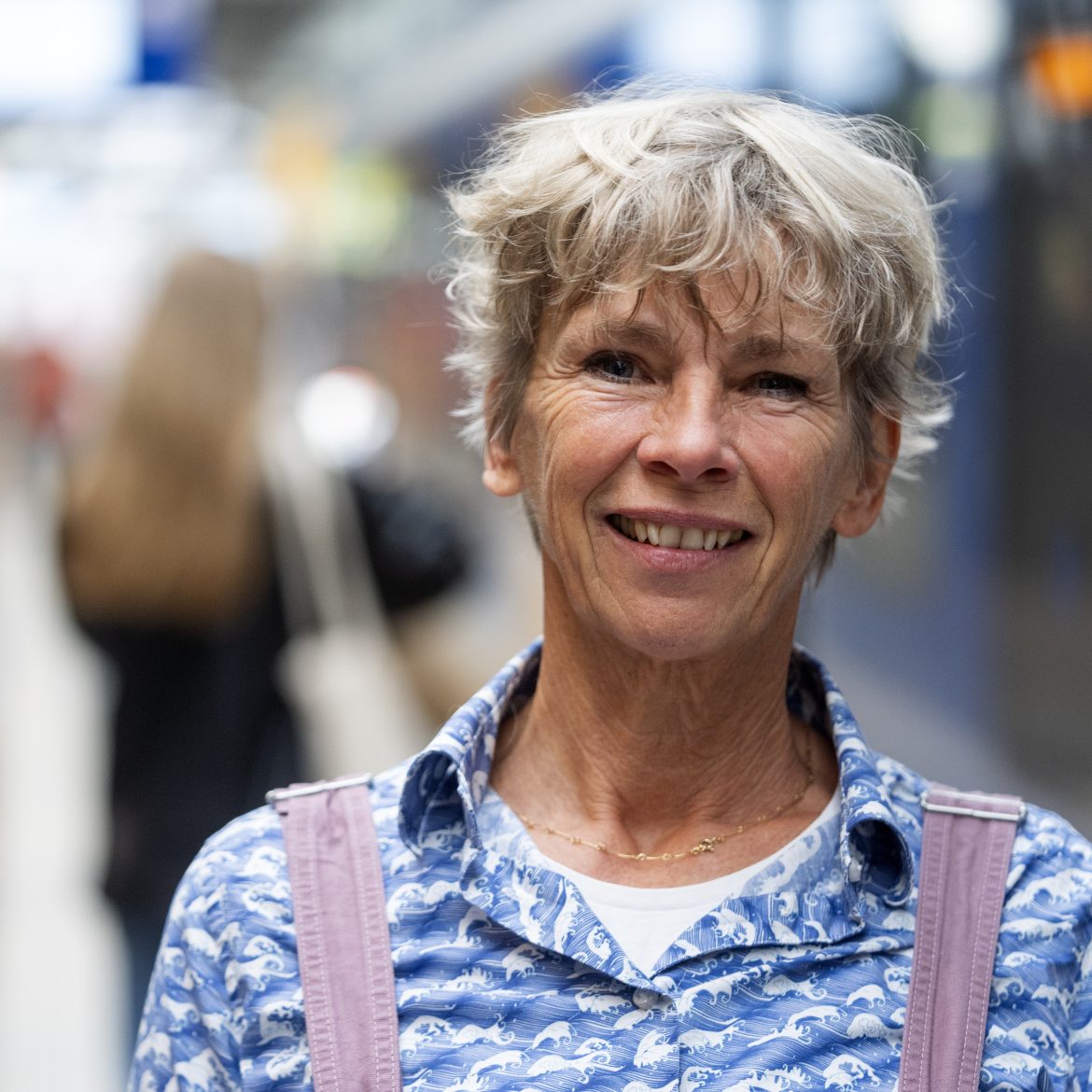 Francine Oomen. Ze schrijft aan het nieuwe hoe overleef ik-boek