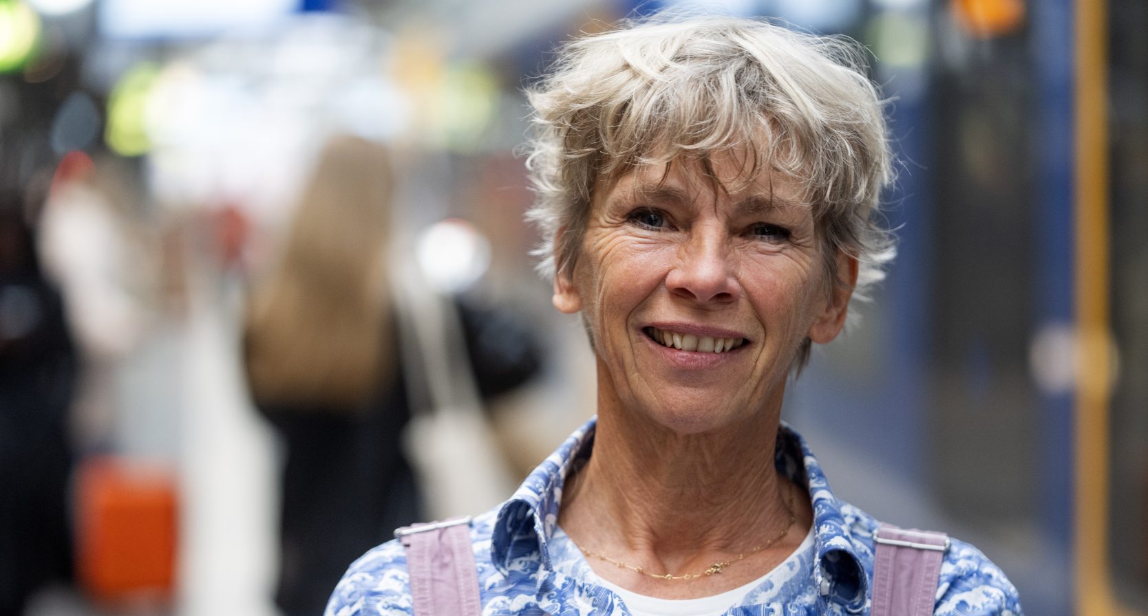Francine Oomen. Ze schrijft aan het nieuwe hoe overleef ik-boek