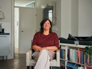 Monica werd opgelicht door nepbankmedewerkers: ‘Er was zelfs geld van de rekening van mijn ouders weg’