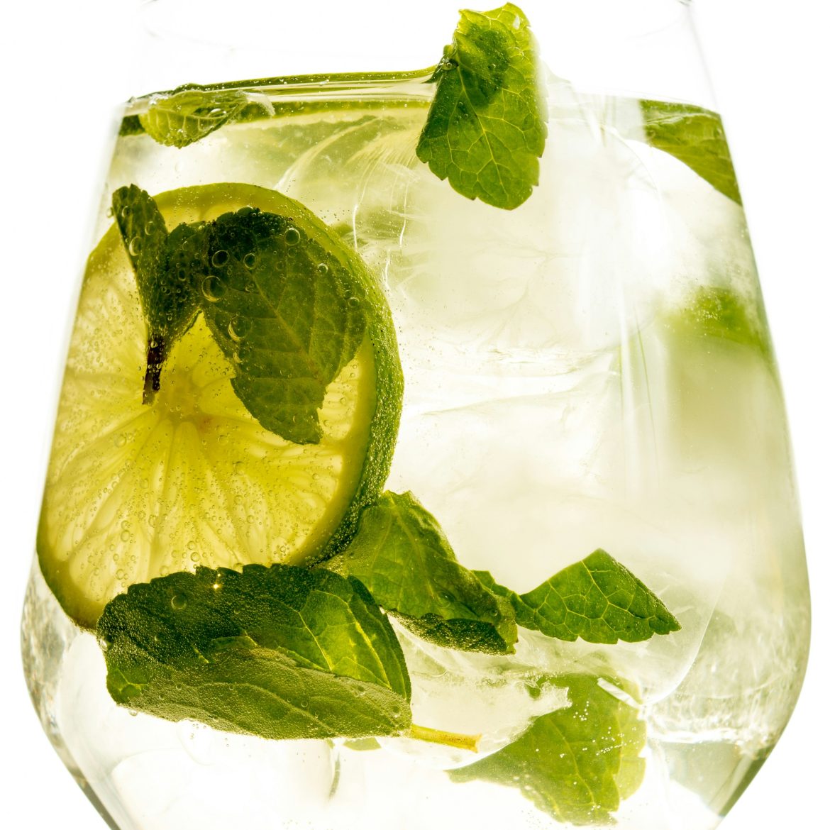 Mojito's alleen voor de zomer? Deze kruidige variant bewijst het tegendeel