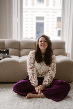 Thumbnail voor Yara reist als trouwfotograaf naar de mooiste plekken: 'Ik zou mijn eigen bruiloft heel klein houden'