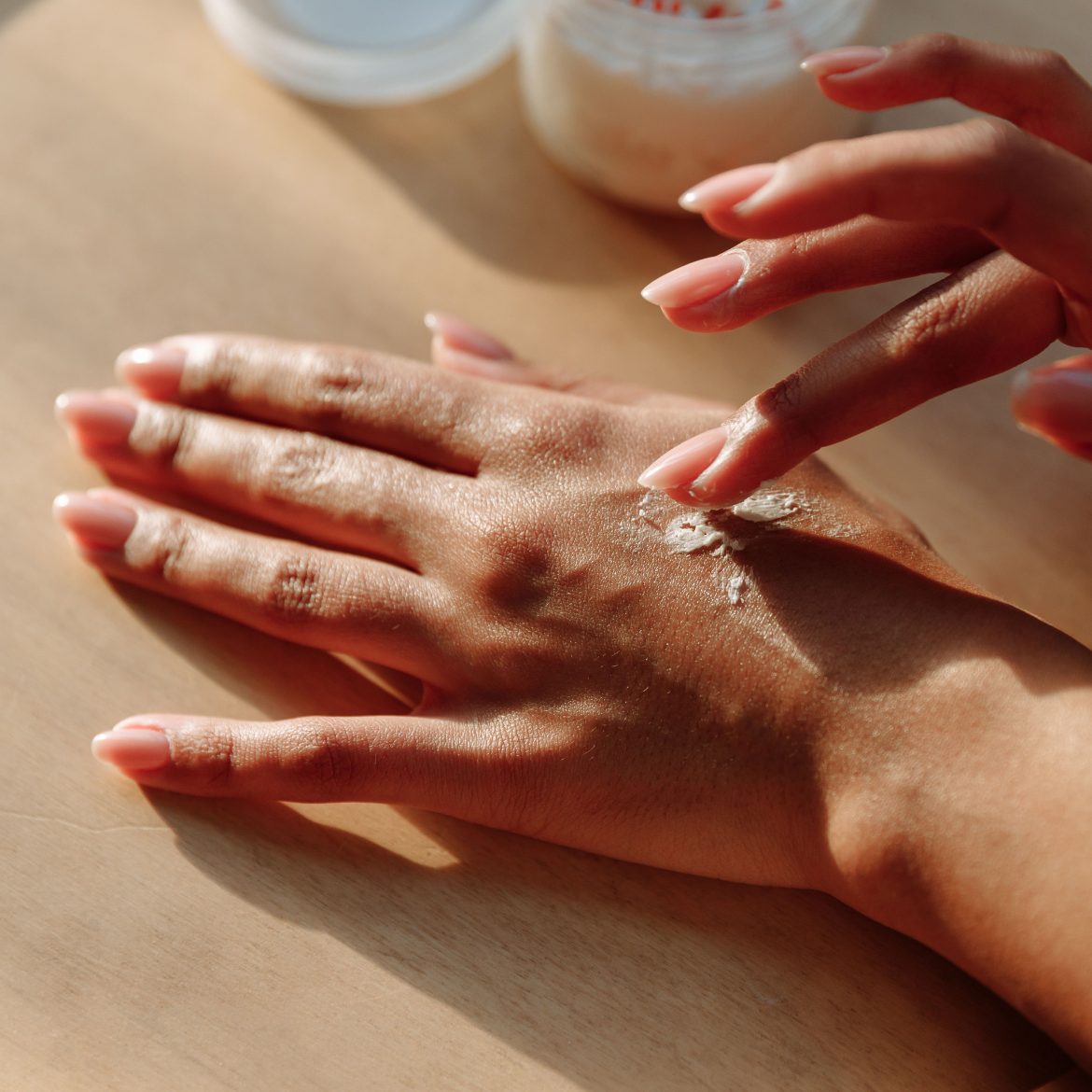 Droge-handen-seizoen komt eraan: deze handcrèmes zijn ideaal voor in de luiertas