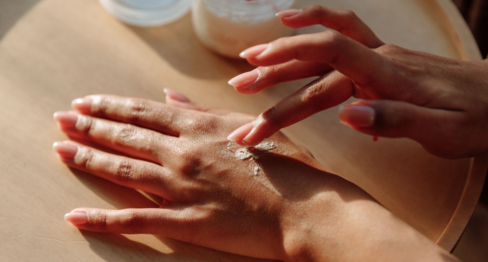 Droge-handen-seizoen komt eraan: deze handcrèmes zijn ideaal voor in de luiertas