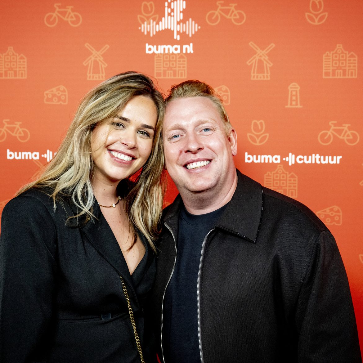 TILBURG - Billy Dans op de oranje loper voorafgaand aan de uitreiking van de BUMA NL Awards. ANP ROBIN UTRECHT billy dans kindje