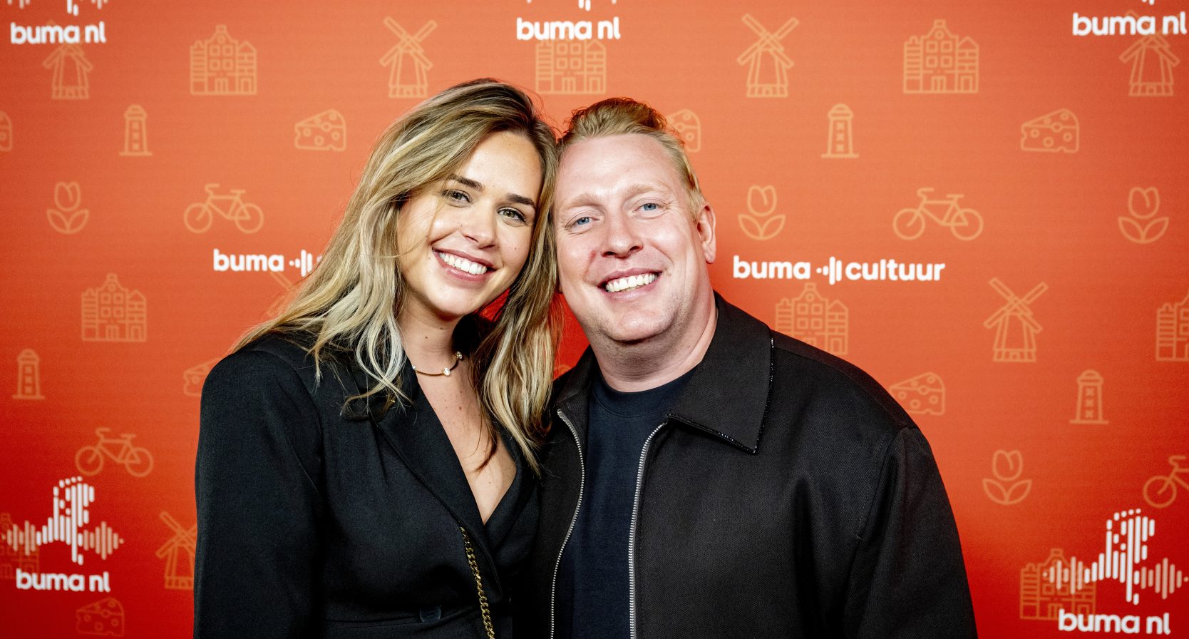 TILBURG - Billy Dans op de oranje loper voorafgaand aan de uitreiking van de BUMA NL Awards. ANP ROBIN UTRECHT billy dans kindje