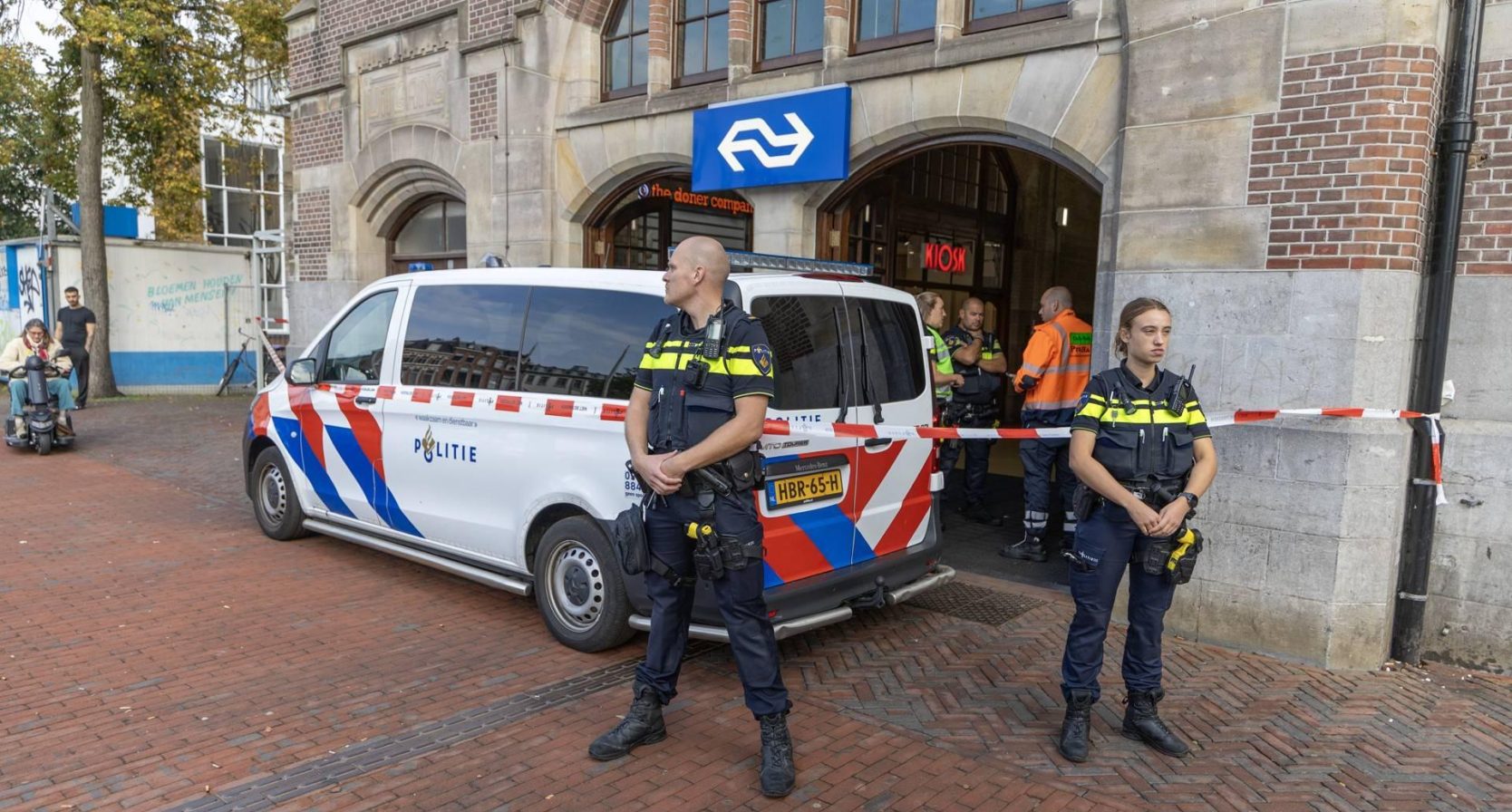 Vijf aanhoudingen na aantreffen onbeheerde bagage op stations