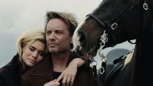 Thumbnail voor Nicolette van Dam en Bas Smit onthullen hoe ze elkaar zouden versieren in 'Love is Blind: Nederland'