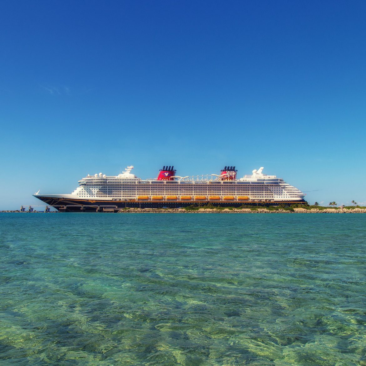 Amerikaanse vrouw laat vier kinderen alleen achter om op cruise te gaan