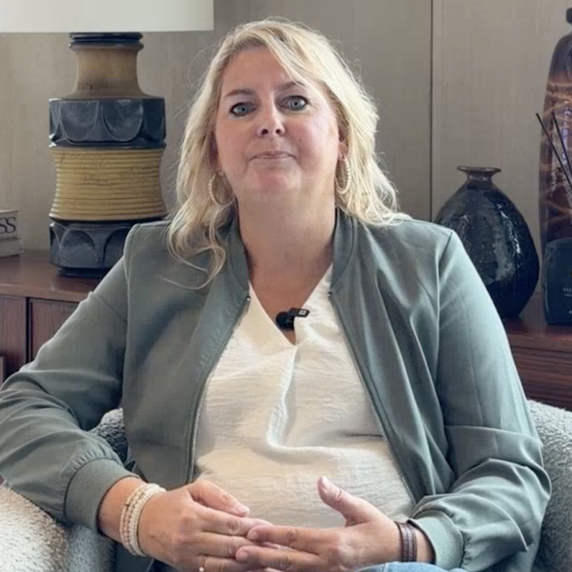 Vivian kreeg borstkanker en had dankzij het bevolkingsonderzoek veel invloed op haar reconstructie