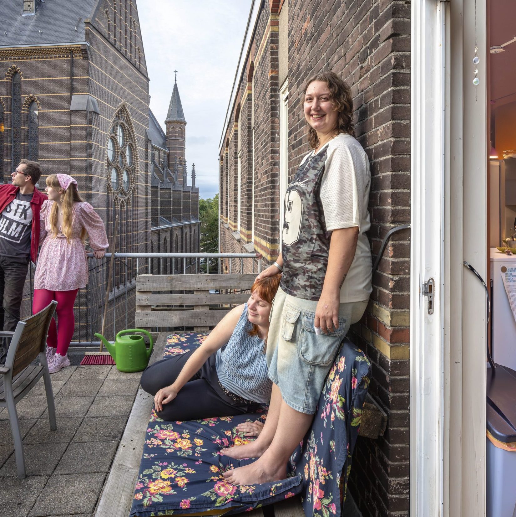 Nouk woont in een woongroep: ‘Juist onze leeftijdsverschillen helpen me met een andere blik naar de wereld te kijken’