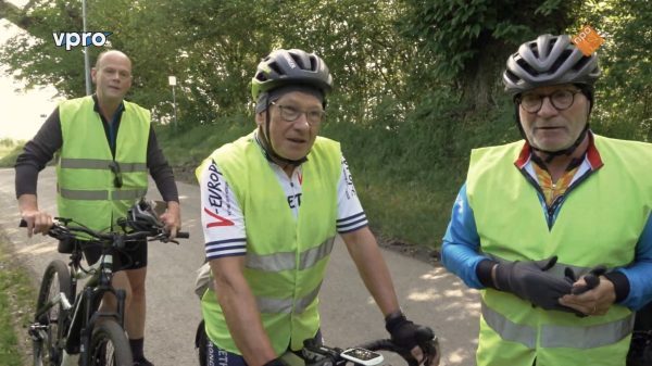Arnout Hauben ontmoet de vader van Ann-Laure, die stierf tijdens een aanslag in New York in Dwars door de Pyreneeën