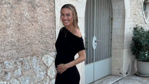 Thumbnail voor Estelle van 't Schip (33): 'Naast blijheid om de positieve test voelde ik ook meteen het gemis van mijn moeder'