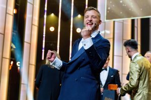 Thumbnail voor Jan Versteegh over Gouden Televizier-Ring: 'Dat je ze allebei pakt, dat is wel een gouden randje'