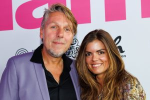 Thumbnail voor Jan Dulles deelt nieuwe én oude foto's van zijn jarige vrouw: 'Ze is alleen maar knapper geworden'