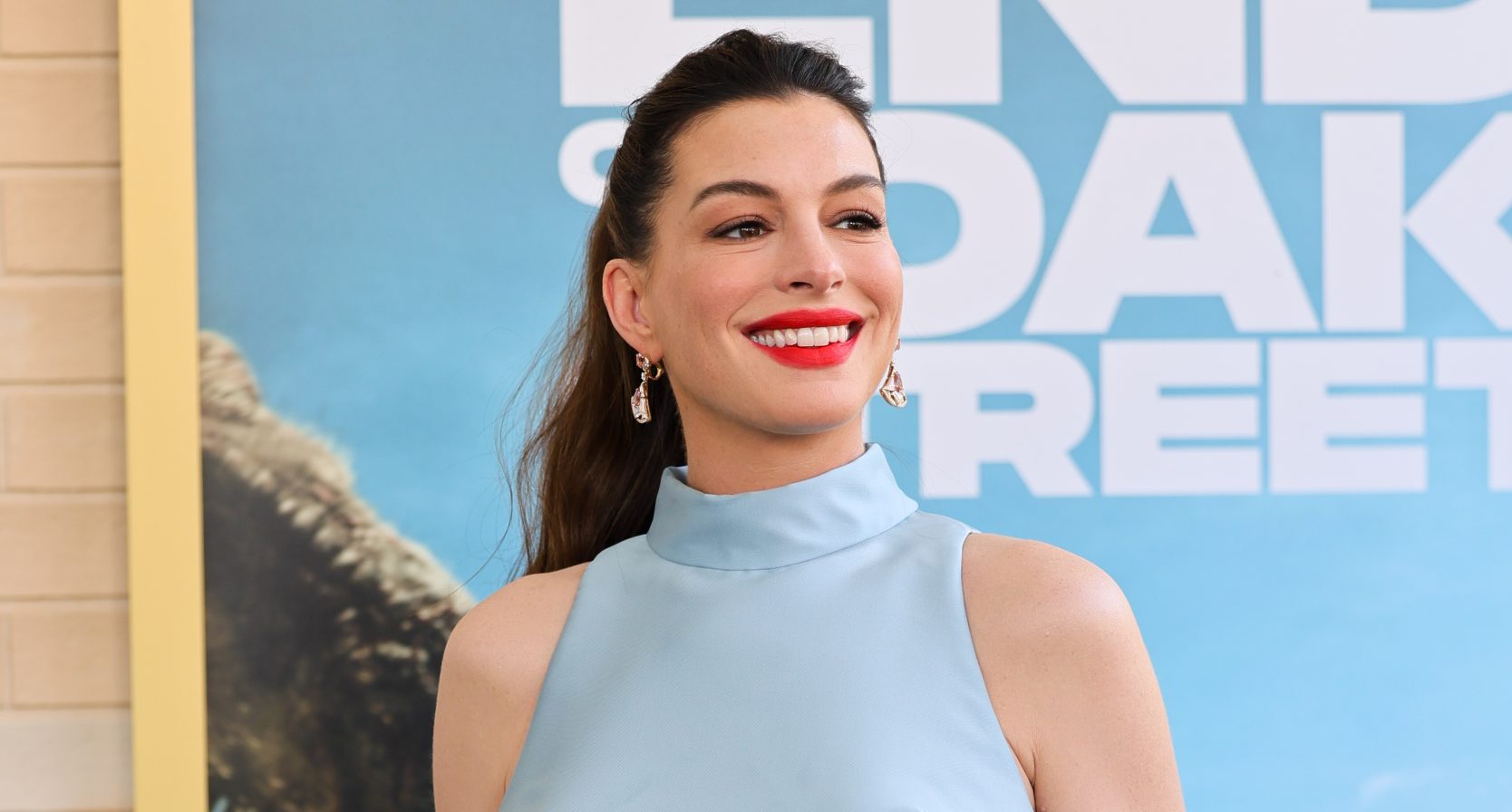 Anne Hathaway olie buik