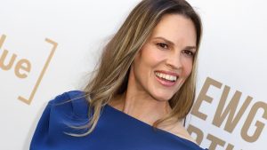 Thumbnail voor Hilary Swank (52) zwanger van derde kindje: 'Dit project verschijnt in december'