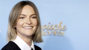 Thumbnail voor 'Gooische Vrouwen'-actrice Teunie de Brouwer kocht een dure Dolce & Gabbana-broek, maar heeft die nog nooit gedragen