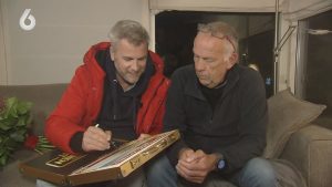 Thumbnail voor Laatste thuiswinnaar van 'Postcode Loterij Miljoenenjacht' verrast met gigabedrag