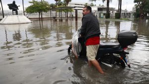 Thumbnail voor Hoogste weeralarm op Mallorca en in Valencia vanwege storm Adam: 'Ga niet naar buiten'