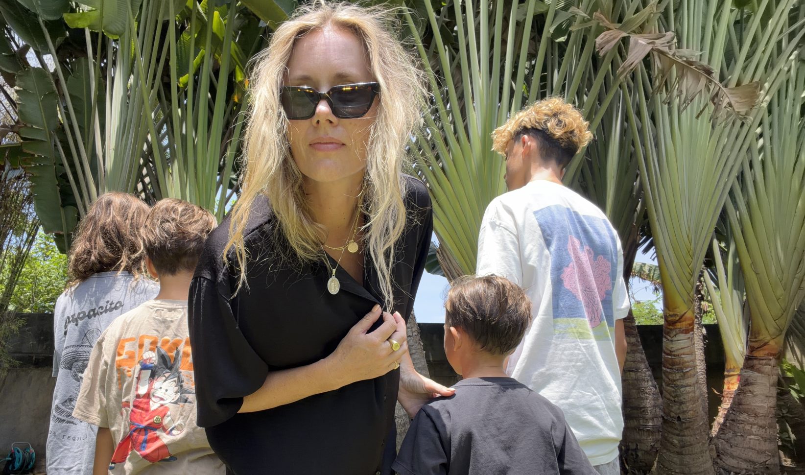 Nine en haar zoons op Bali