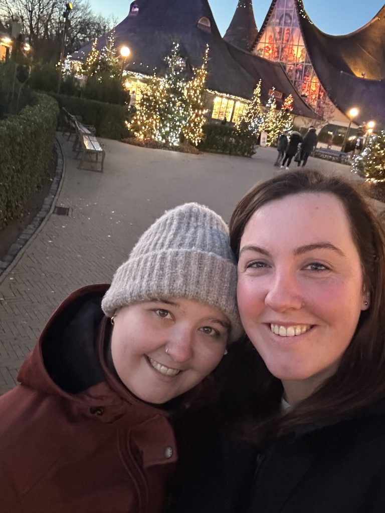 Sanne en Ilona voor efteling