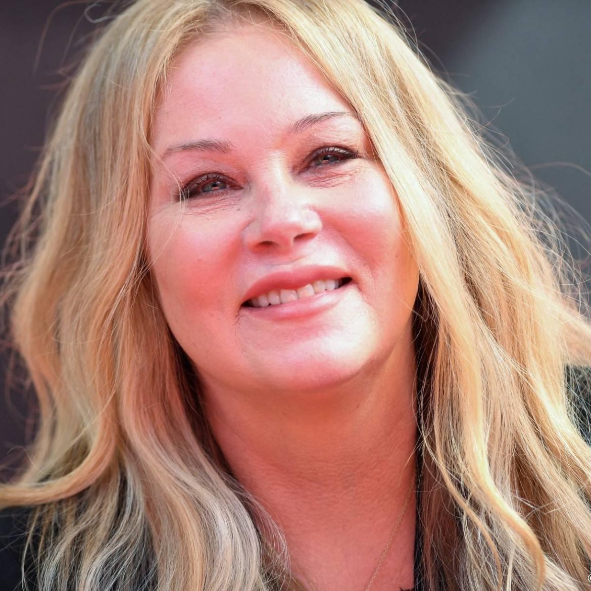 Christina Applegate tijdens een rodeloperevent