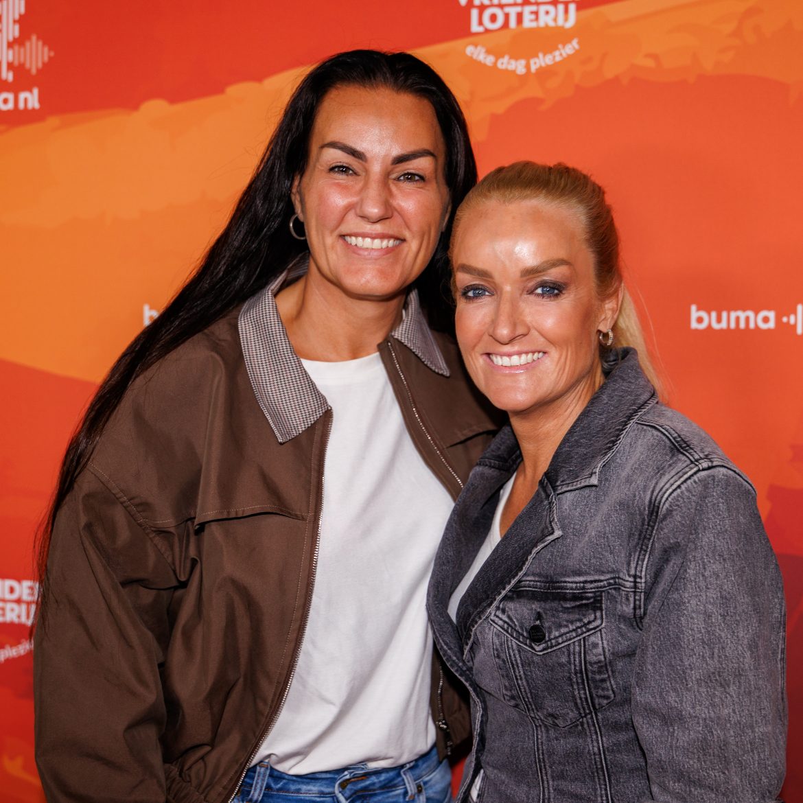 Samantha Steenwijk en haar partner Daisy op een rode loper