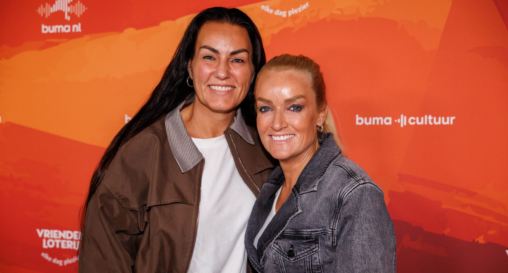Samantha Steenwijk en haar partner Daisy op een rode loper