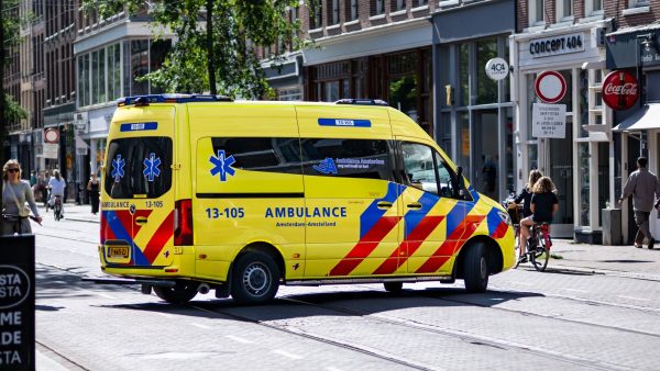 Jongetje (1) valt van drie hoog uit raam in Amsterdam: ‘Het is echt verschrikkelijk’